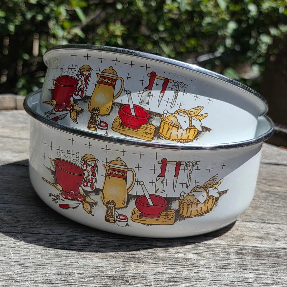 Pair Vintage Enamelware Enamel Metal Rim Nesting Bowls Happy Kitchen MCM